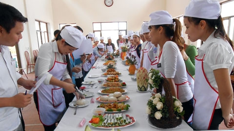 Đổi mới các hoạt động dạy nghề, giúp chị em phụ nữ ổn định cuộc sống, không trở thành nạn nhân của môi giới hôn nhân trái phép. Ảnh:TRẦN THANH 