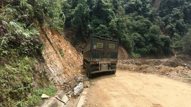 Thông xe tuyến quốc lộ 279 nối Lào Cai với Lai Châu.