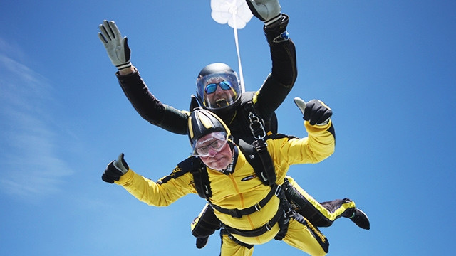 Nhảy dù ở tuổi 101