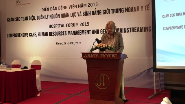 Chia sẻ kinh nghiệm trong chăm sóc người bệnh toàn diện 