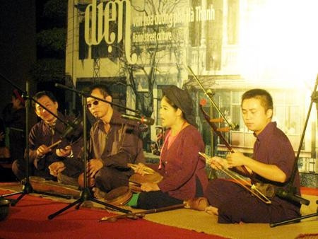 Một tiết mục trong chương trình "Xẩm tàu điện - Văn hóa đường phố Hà thành".