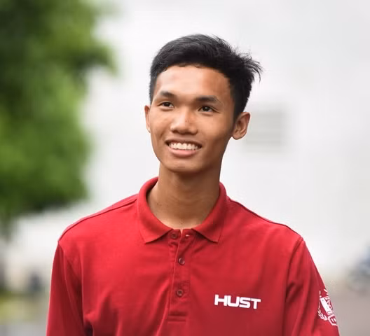 Thủ khoa Lưu Văn Hiện.