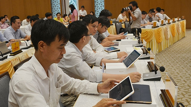 Thử nghiệm Hệ thống e-Cabinet tại VPCP. Ảnh: HOÀNG ANH