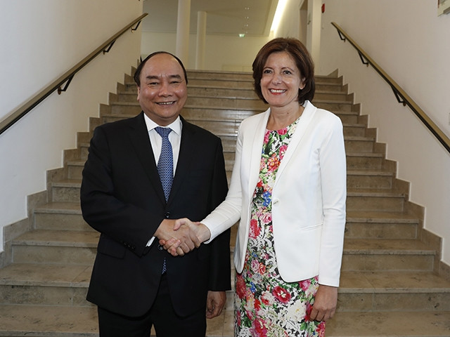 Thủ tướng Nguyễn Xuân Phúc gặp Chủ tịch Hội đồng Liên bang Đức, Thủ hiến bang Rai-lan Phan-xơ M.Đrây-ơ.