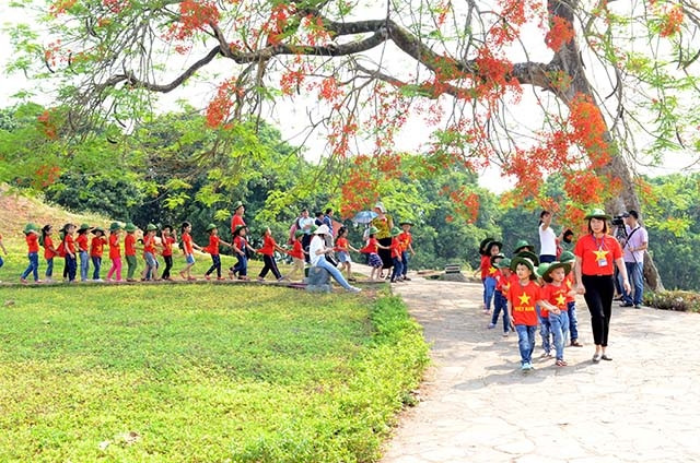 Đồi A1 - di tích nổi tiếng chiến trường Điện Biên Phủ năm xưa, giờ là điểm đến hấp dẫn du khách.