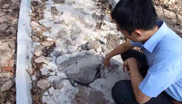 Công trình đường vào hệ thống hang động núi lửa Krông Nô xuất hiện nhiều điểm bị sụt lún.