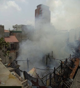 Hà Nội: Lại xảy ra cháy lớn tại khu nhà gỗ phường Chương Dương