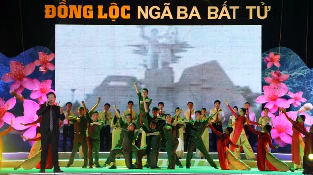 Biểu diễn nghệ thuật tại Lễ kỷ niệm.