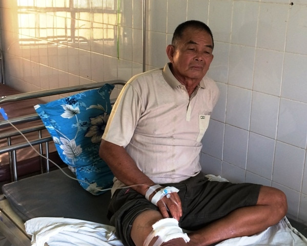 Ông Nguyễn Văn Thấy đang điều trị tại Trung tâm y tế thị xã Bình Long.