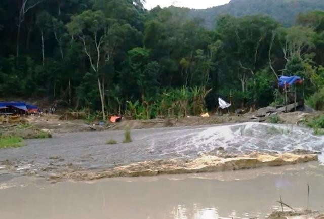 Hiện trường khai thác quặng thiếc trái phép trong khu vực do Bộ Chỉ huy Quân sự tỉnh Đác Nông trực tiếp quản lý.