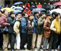 Tỷ lệ tuyển sinh tăng cao là nguyên nhân chính khiến nhiều trường đại học ngập trong nợ nần.