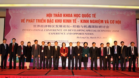Các đại biểu tham dự hội thảo.