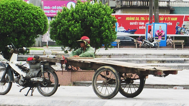 Đìu hiu cảnh xe ôm đợi khách ở thành phố Đông Hà (Quảng Trị).