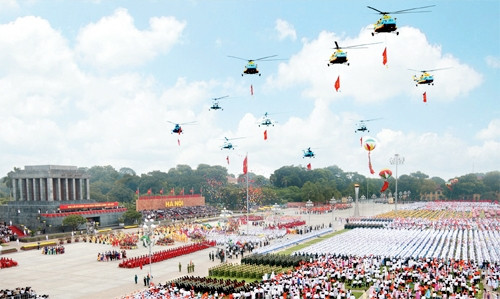 Toàn cảnh lễ mít-tinh, diễu binh, diễu hành kỷ niệm Đại lễ 1000 năm Thăng Long - Hà Nội. Ảnh: SÁNG ĐỨC