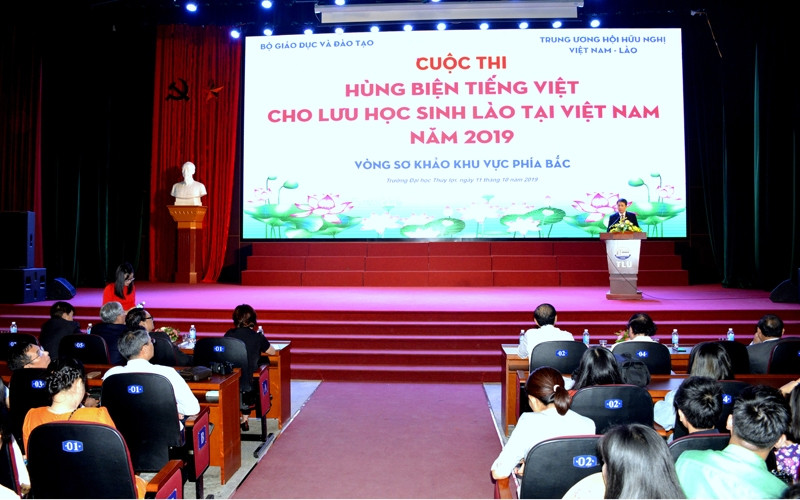Lưu học sinh Lào thi hùng biện bằng tiếng Việt