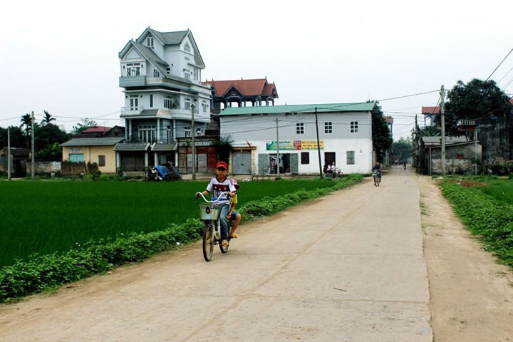 100% số tuyến đường liên thôn của xã Đồng Văn, huyện Yên Lạc (Vĩnh Phúc) đã được bê-tông hóa. Ảnh: DƯƠNG HÀ