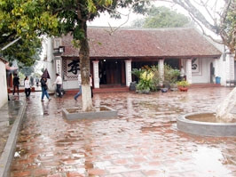 Đền thờ "Hưng đạo Thân Vương
Cố Trạch" được dựng trên nền đất
được coi là nền nhà cũ của Hưng Đạo
Đại Vương Trần Quốc Tu