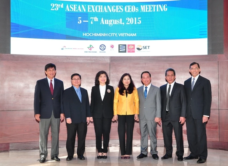Các Tổng Giám đốc bảy Sở GDCK trong khu vực ASEAN.