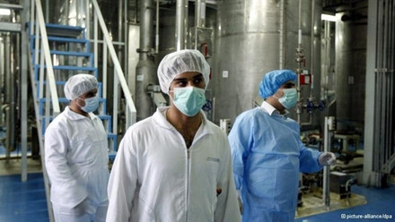 Các chuyên gia tại một cơ sở hạt nhân của I-ran. 