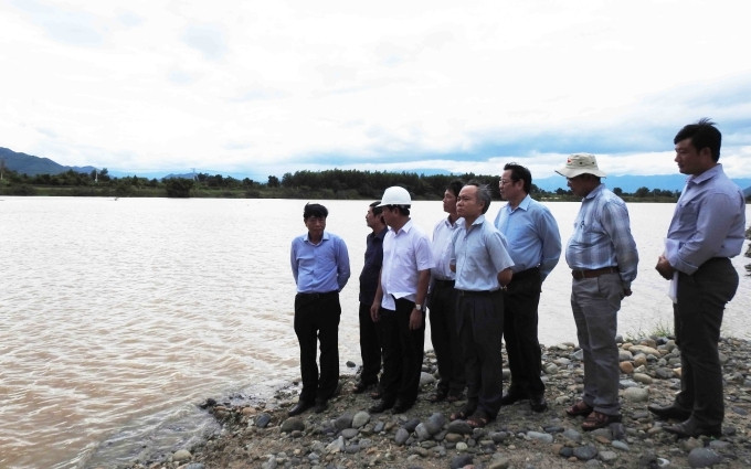 Đoàn kiểm tra tại mỏ cát Phú Thủy (Công ty Sơn Long Thuận) đã được dọn dẹp, khơi thông dòng sông Dinh rất thông thoáng. 