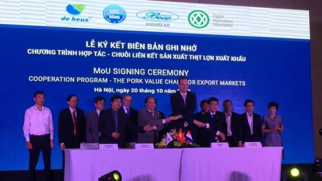 Ký kết Thỏa thuận thực hiện liên kết chuỗi sản xuất thịt lợn sạch để xuất khẩu.