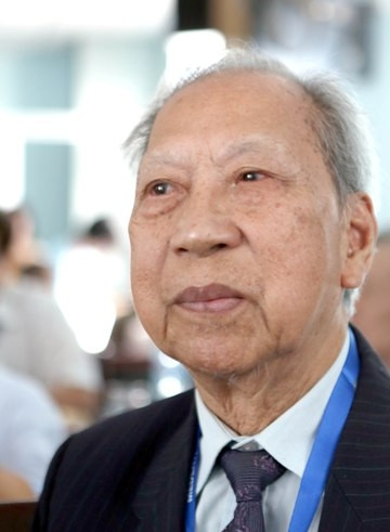 GS. TS Lê Quang Long. 