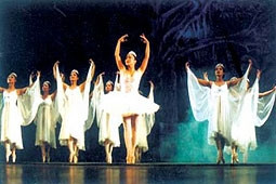 Một cảnh trong vở múa “Kẹp hạt dẻ”<br>của Nhà hát Nhạc vũ kịch Việt Nam