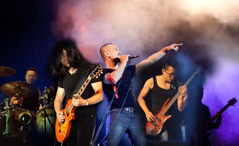 Ban nhạc Bức tường trong chương trình RockStorm 5.