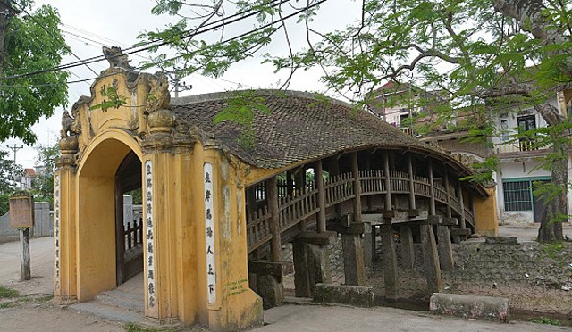 Cầu Ngói Chùa Lương.