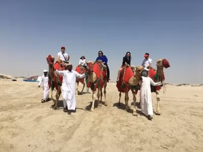 Trải nghiệm cưỡi lạc đà trên sa mạc.