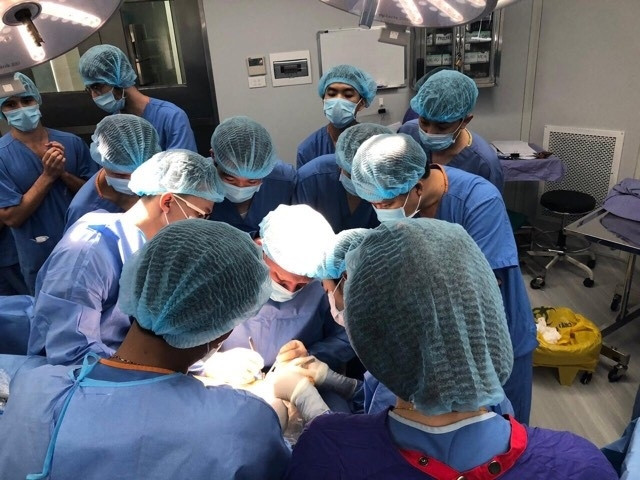 Lần đầu tiên nối gân Asin bằng đường mổ hiện đại