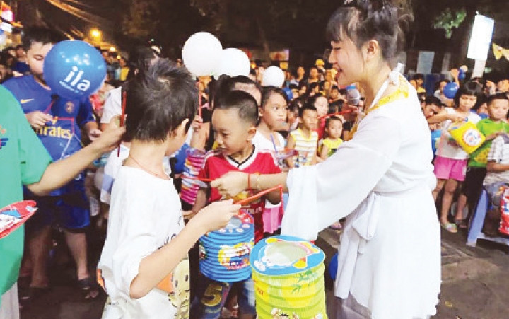 Chương trình Trung thu tại Công viên hoa Hồng Ngọc (khu phố 4, phường Tăng Nhơn Phú A, quận 9).