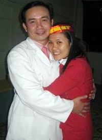 Ôm là một cách chia sẻ yêu thương.