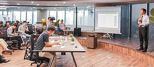 Các nhóm dự thi Fintech Pitch trình bày ý tưởng sản phẩm tại trung tâm Up@VPBank.