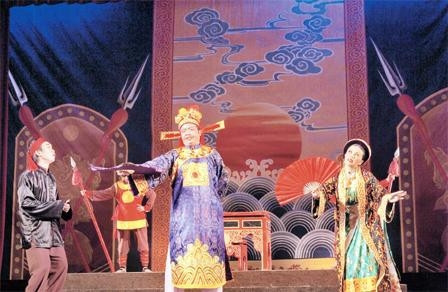 Cảnh trong vở Danh chiếm bảng vàng (Ðoàn chèo Bắc Giang).