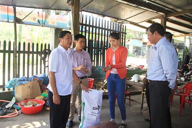 Hợp tác xã Điều hữu cơ Truecoop thu mua sản phẩm của đồng bào sau khi thu hoạch.