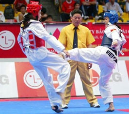 Nguyễn Thị Bích Ngọc (đai xanh),
HCV hạng cân dưới 47kg.