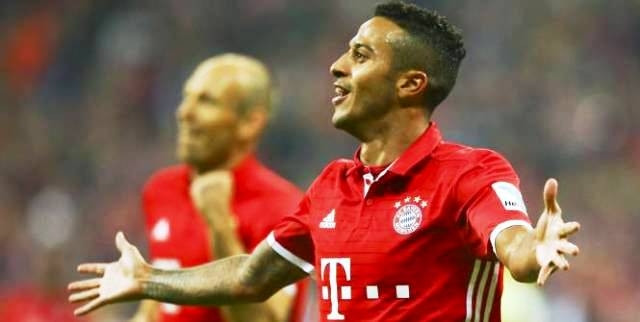 Các cầu thủ Bayern Munic ăn mừng chiến thắng trước Hertha Berlin. (Ảnh: Reuters)