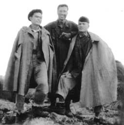 Nguyễn Bằng, Hà Hảo, đại đội 130, tiểu đoàn 150, trung đoàn 52 Tây Tiến. Chụp khoảng năm 1948 (ảnh do gia đình Nguyễn