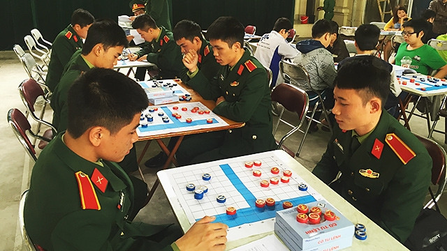 Thi đấu Cờ tư lệnh.