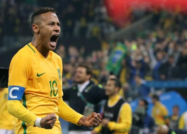 Neymar đã chứng tỏ vai trò thủ lĩnh của mình với đóng góp quan trọng vào chiến thắng 2-0 của đội nhà trước tuyển Olympic Colombia tại vòng tứ kết bóng đá nam Olympic Rio 2016. (Ảnh: Reuters)