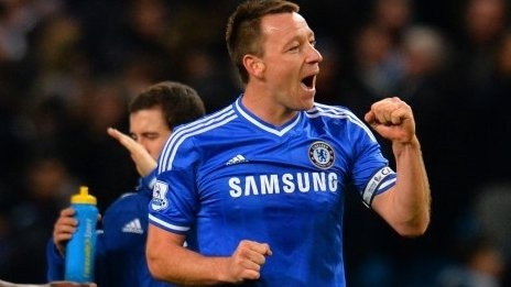 Đội trưởng J. Terry (Chelsea) cùng đồng đội xuất sắc vượt qua Man City.