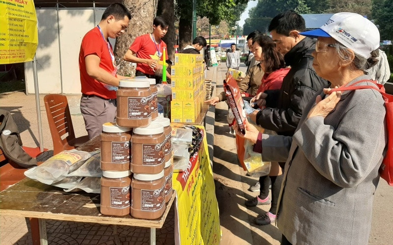 Gian hàng tham gia Hội chợ Xúc tiến thương mại cho các HTX năm 2019. 