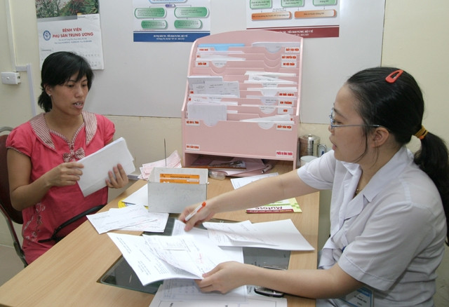 Tư vấn sức khỏe cho sản phụ tại Bệnh viện Phụ sản Trung ương.