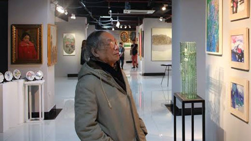 Họa sĩ Trần Huy Oánh tại triển lãm Tết Art. Tết. 