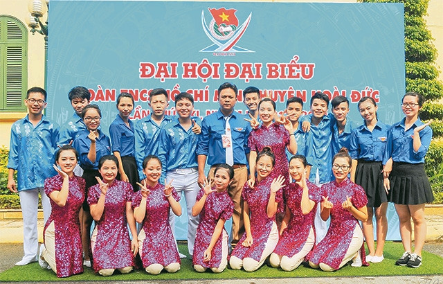Đội văn nghệ Chi đoàn thôn Hậu Ái tại Đại hội Đoàn TNCS Hồ Chí Minh huyện Hoài Đức.