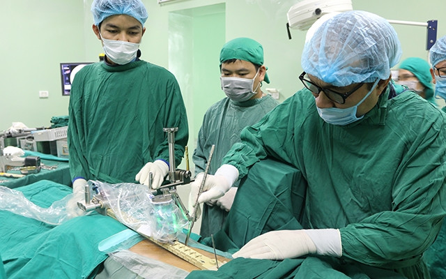Bệnh viện T.Ư Thái Nguyên là một trong ba bệnh viện trên toàn quốc đã triển khai phẫu thuật thần kinh cột sống bằng Robot.Ảnh: DUY KIÊN