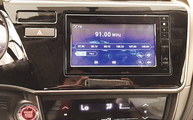Kênh FM 91 MHz luôn được nhiều tài xế bật khi di chuyển vào giờ cao điểm. Ảnh | Lam Nguyên