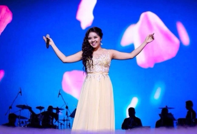 Ca sĩ Huyền Hương biểu diễn trong Chương trình "Bài hát yêu thích".