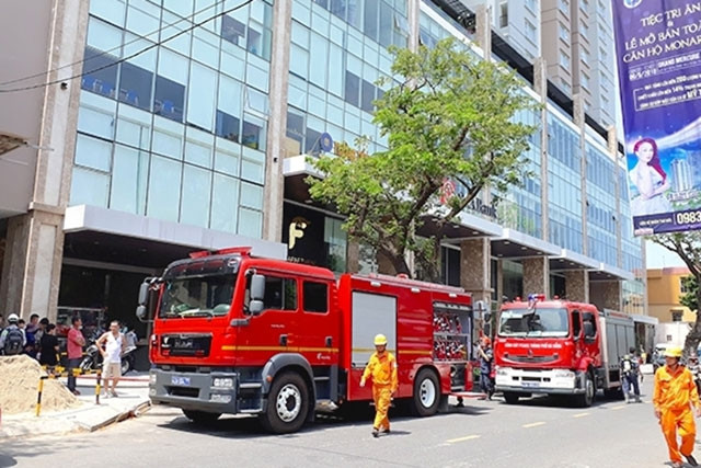 Xe cứu hỏa chỉ tiếp cận được phía mặt tiền của khu chung cư cao cấp Fhome.